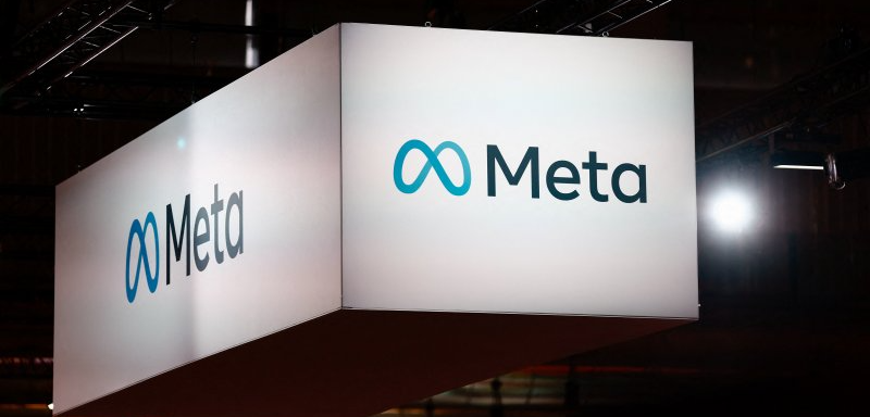 After OpenAi, Meta’s got eyes on the apples! Meta took two AI experts from the apples.